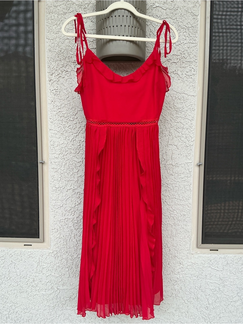 NWT Lulu’s Never a Dull Moment Bright Red Tie-Strap Pleated Midi Dress XS & M - Picture 2 of 11